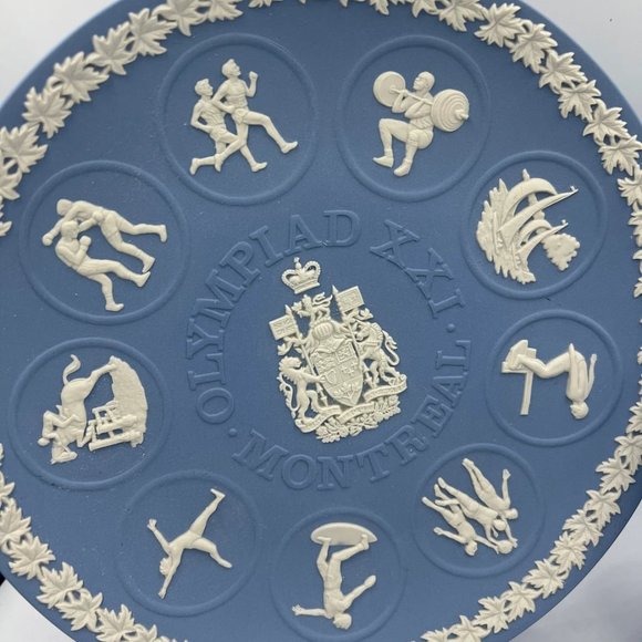 Vintage 1976 Wedgwood Blue Olympiad XXI Olympics Tankard Mug and 1976 plate - Picture 2 of 10